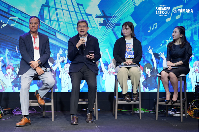 ดร. พีรวัฒน์ ชูเกียรติ และแขกผู้มีเกียรติบนเวทีแถลงข่าว