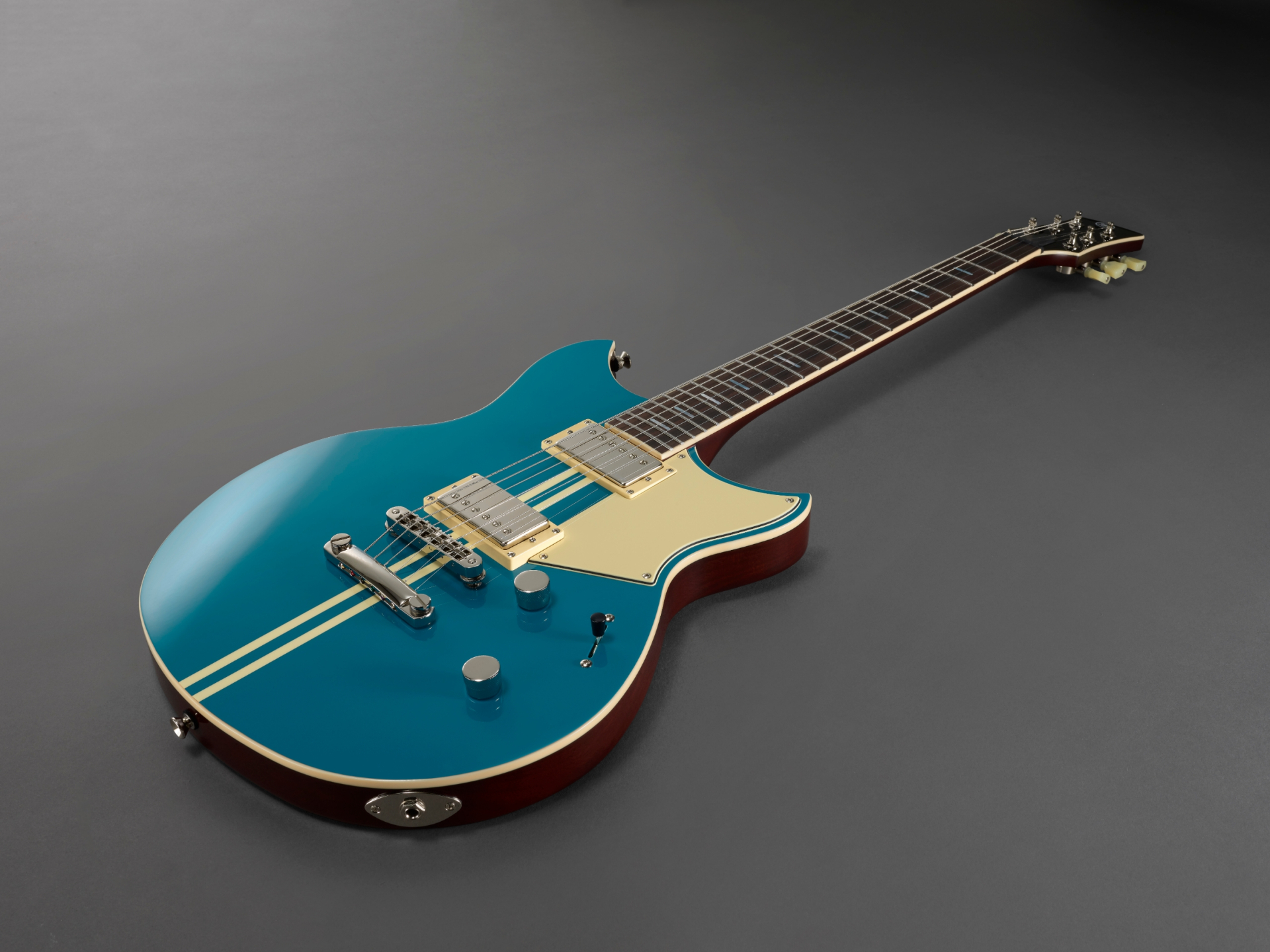 Yamaha REVSTAR Swift Blue - Angle